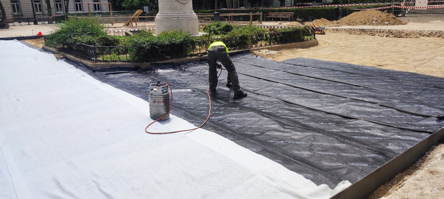 Trabajos de impermeabilización y preparación de base