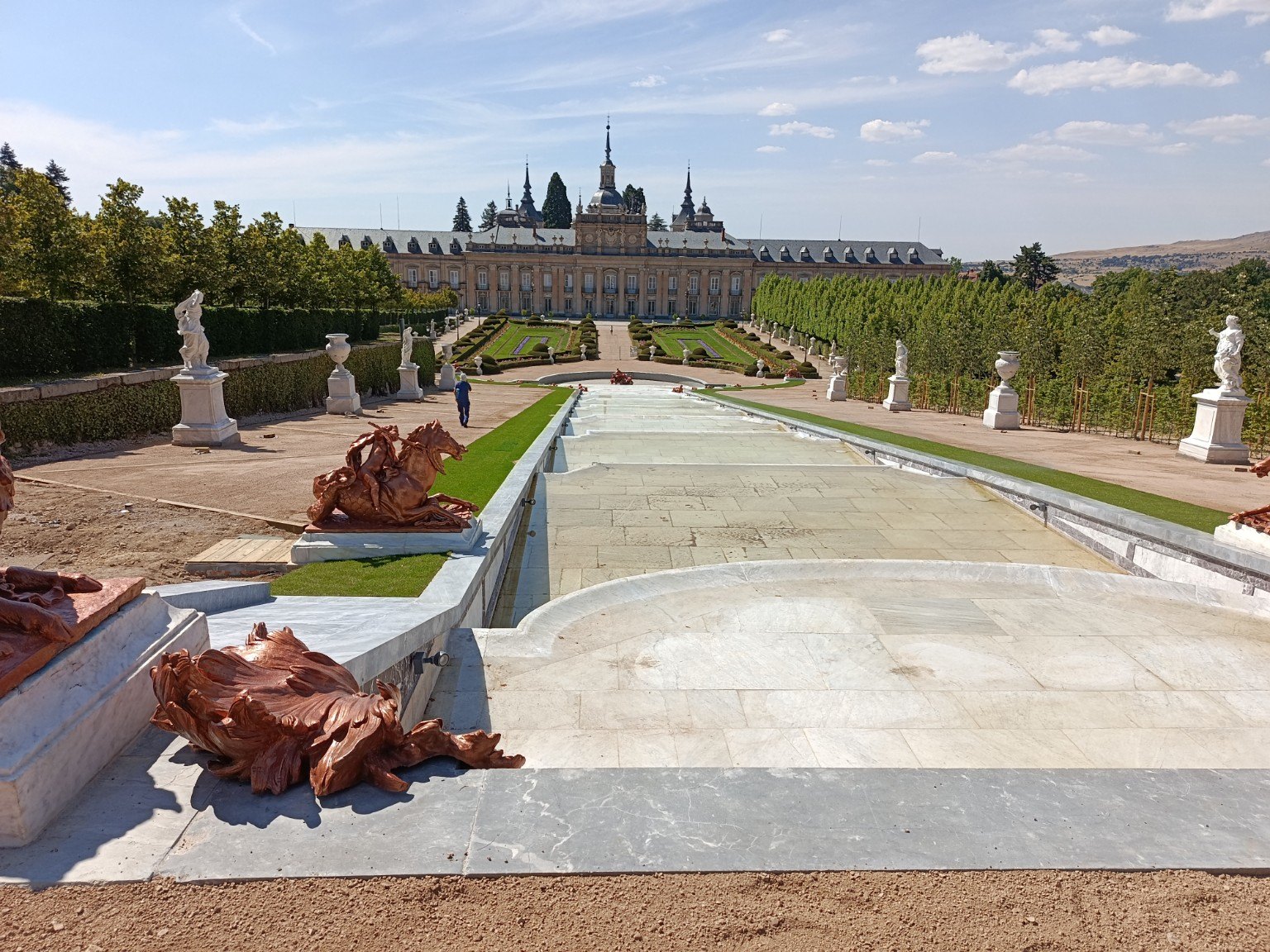 Actuación de acondicionamiento en jardines y espacio monumental